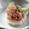 Rice bowl с лососем и авокадо в МОМО по цене 1620