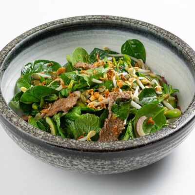 Тайский салат с говядиной на гриле в Rose Bar Crocus City по цене 1050 ₽