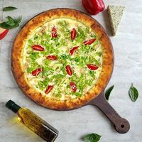 Цезарь в Cheese Board Pizza