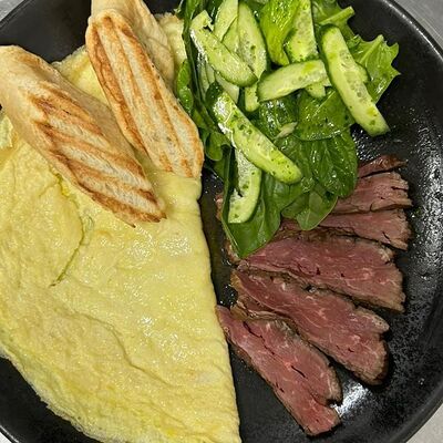 Омлет с ростбифом в Bistro 113 по цене 690 ₽