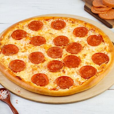 Пицца Пепперони в Пекарня Кулинария Пиццерия ОБОЖАЮТВСЕ! по цене 999 ₽