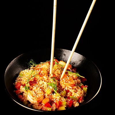 Wok с рисом и креветками в La Kendo по цене 529 ₽