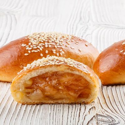 Пирожок с яблоком в MaxBakery по цене 100 ₽
