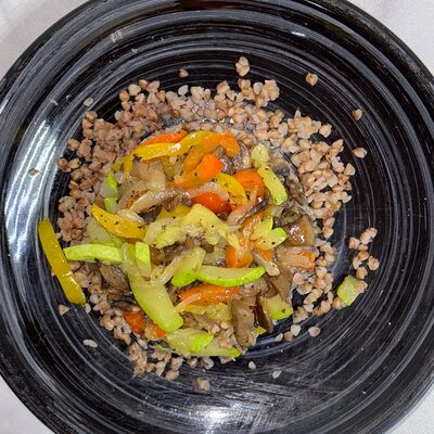 Греча с грибами и овощамив Сказка lounge по цене 380 ₽