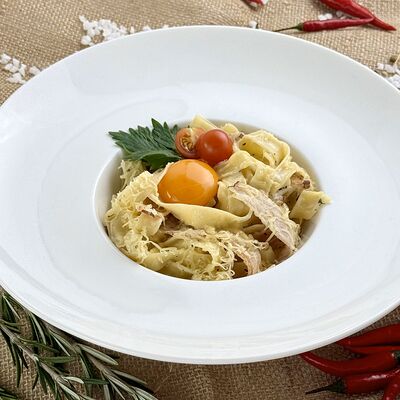 Паста Карбонара с фетучине в Корпус О бар по цене 490 ₽