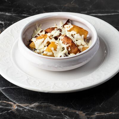 Картофель, обжаренный с сыром сулугуни в Sesilia по цене 430