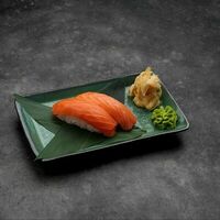 Суши с лососем в Diamonds