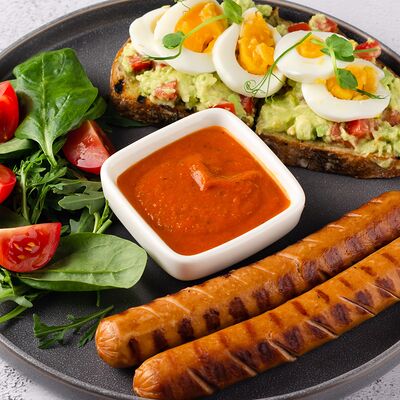 Сосиски из индейки с тостом и гуакамоле в Близкие по цене 470 ₽