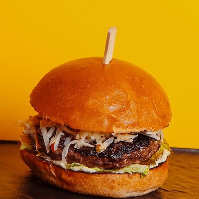 Бургер с копченым сыромв Ленинградский Экспресс по цене 870 ₽