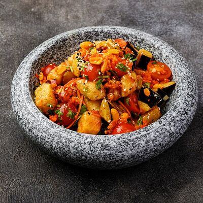 Салат с хрустящими баклажанами в Sushi & More по цене 400 ₽