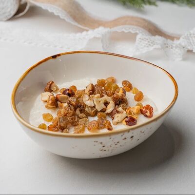 Каша рисовая на молоке с изюмом и орехами в Та самая на Хмельницкого по цене 297 ₽