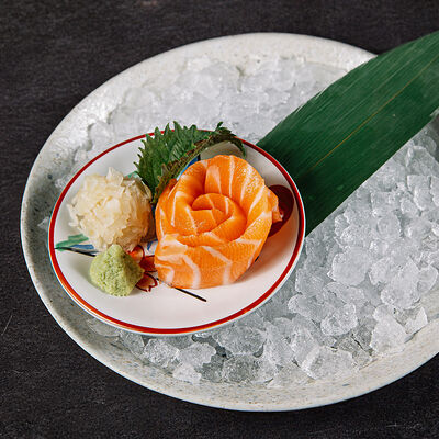 Сашими Выдержанный лосось в Self Edge Japanese по цене 1000 ₽