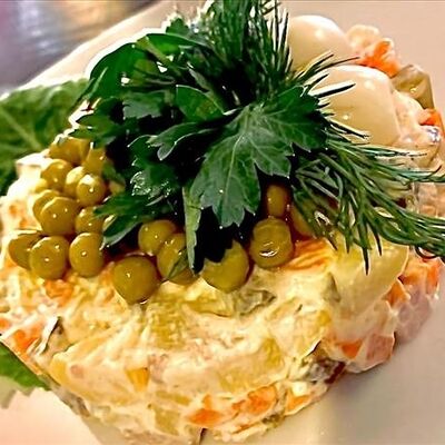 Ганс салат- любимый оливье на национальный манер в Генрих и Генриетта по цене 320 ₽