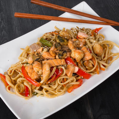 Лапша с морепродуктами в Аквасуши по цене 389