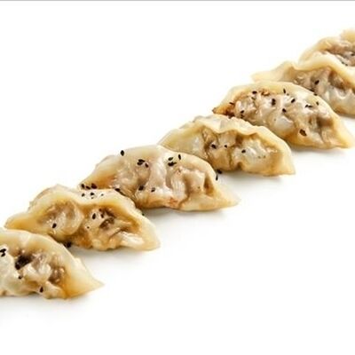 Гёдзе с говядиной ручной лепки в Nishiki по цене 419 ₽