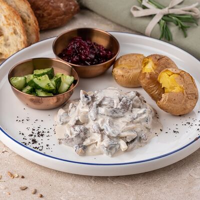 Бефстроганов с печеным картофелем в Русская усадьба по цене 965 ₽