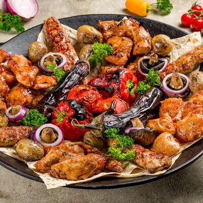 Ассорти Курица и индейка с овощами в Halal Grill по цене 7950 ₽