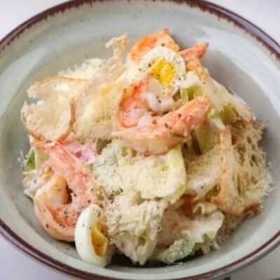  Цезарь с креветками в Хлеб и булки по цене 740 ₽