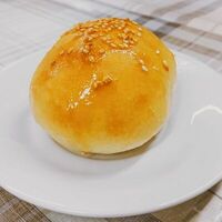 Булочка с кунжутом в Спутник