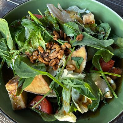 Салат с хрустящими баклажанами и творожным сыром в Nebelka bar по цене 710 ₽