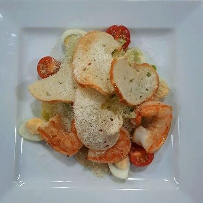 Цезарь с креветками в ГастроБаланс по цене 569 ₽