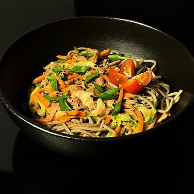 Соба с курицей в терияке в Бейкер суши по цене 549 ₽