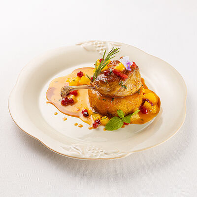 Утиная ножка конфи с картофельным крокетом, соусом из клюквы и филе апельсина в La Scala Trattoria Ignazio по цене 52 р.