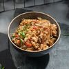 Жаренный рис с курицей и овощами в Top Hop по цене 510