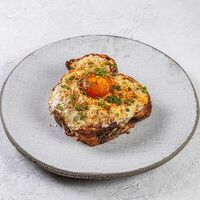 Крок мадам с ветчиной и маринованным яйцом в She