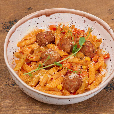 Паста с мясными фрикадельками и овощами в Papa Carlo по цене 410 ₽