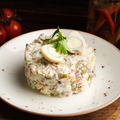 Салат Оливьев Дальневосточка по цене 450 ₽