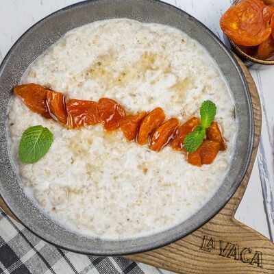 Каша овсяная с курагой на кокосовом молоке в Eat fresh по цене 310 ₽