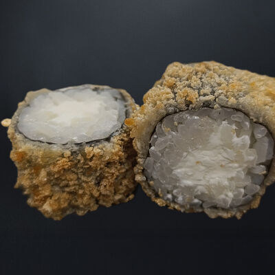 Hot Cырный в Пицца vs Роллы по цене 250 ₽