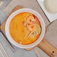 Том ям с морепродуктами в Бобы