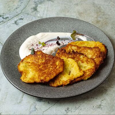 Картофельные драники со сметаной в Moloko по цене 350 ₽