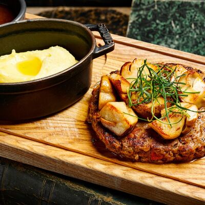 Рубленый Бифштекс из мраморной говядины с картофелем в Gastrobar Лучшая еда с доставкой по городу по цене 960 ₽