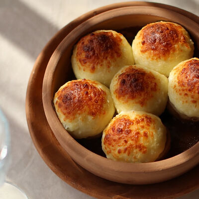 Запеченные шампиньоны с сыром на кеци в Кинто по цене 597 ₽