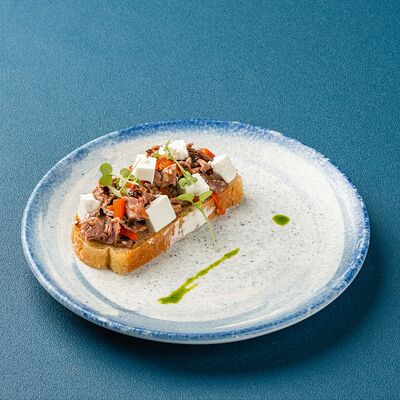 Брускетта с ростбифом в Мираж по цене 240 ₽