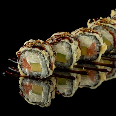 Теплый ролл с лососем в Hamster по цене 1350 ₽