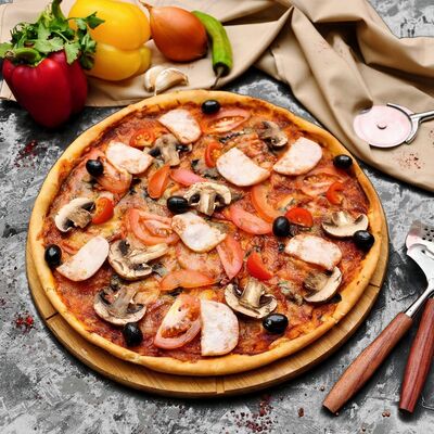 Пицца с ветчиной и грибами в Вкусное место по цене 530 ₽