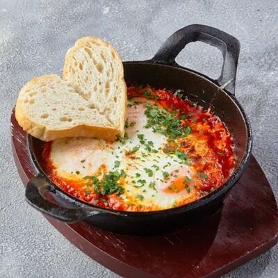 Шакшука красная в Come Mode Cafe по цене 690 ₽