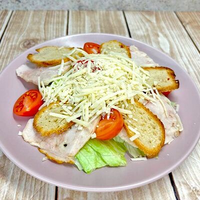 Цезарь с курицей в ПиЦЦунда Море начинки по цене 400 ₽