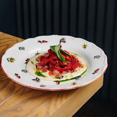 Печеный перец Рамиро с тунцом и соусом тоннато в Мона по цене 900 ₽