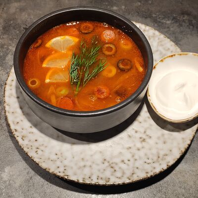 Солянка мясная сборная в Пойдем зайдем по цене 490 ₽