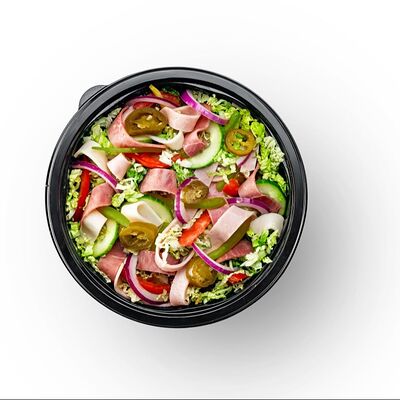 Салат Сабвей Клаб с тремя видами мяса - ростбиф, ветчина из свинины и индейки в Subway по цене 525 ₽