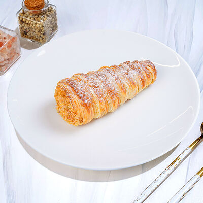 Трубочка с заварным кремом в Магбургер & Братья Караваевы по цене 225 ₽