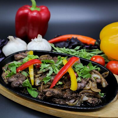 Печень куриная с луком и специями в Хачапуридзе по цене 570 ₽