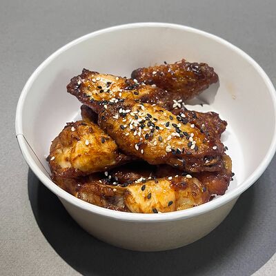 Куриные крылья в соусе BBQ в Оазис кафе по цене 520 ₽