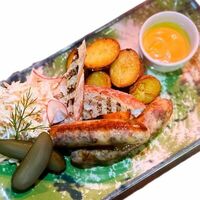 Фирменные колбасы куриные в Арт-шоу ресторан Балаган Сити