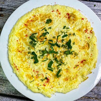 Омлет на молоке с сыром в Foodiegram по цене 270 ₽